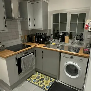  Apartment Entire One Double Bedroom